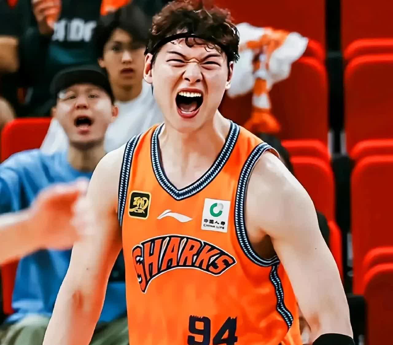 关于关键时刻上海久事调整名单以备CBA常规赛，回应争议环节打磨，态度坚定，团队化学反应显著的信息